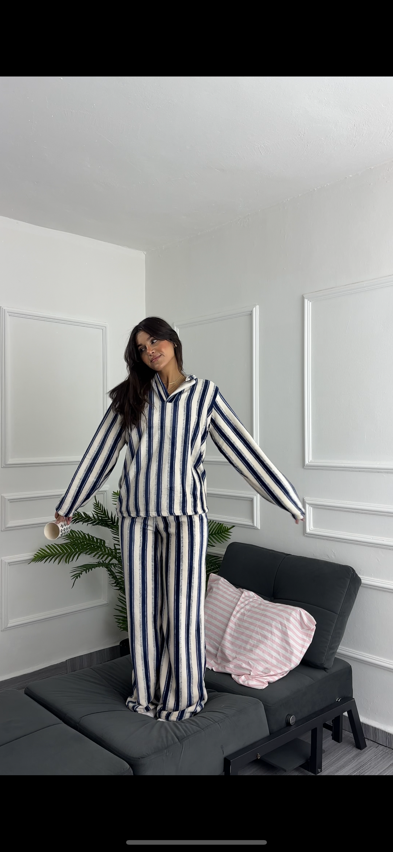 Muhair v neck pyjama set